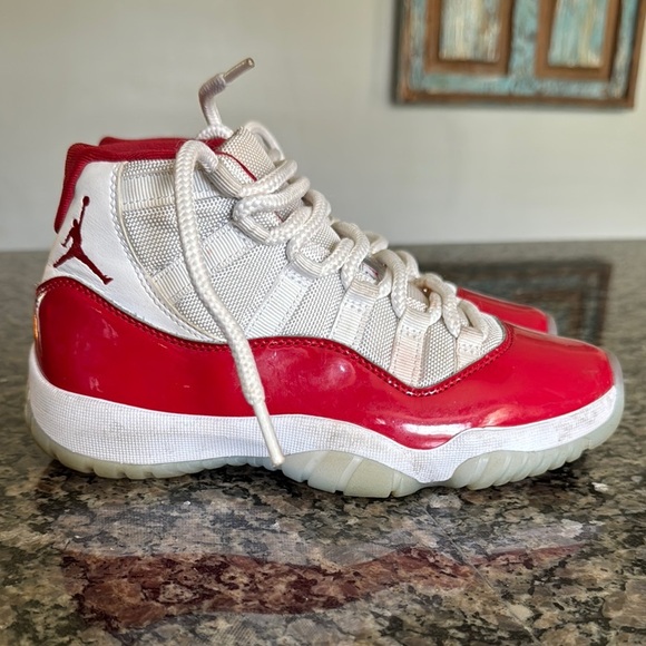 Jordan retro 11 Cherry Red and White Sneakers Y4.5 or W6.5 - Picture 1 of 15